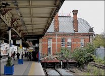 Slough station platform 1 TZ40 1000321.JPG
