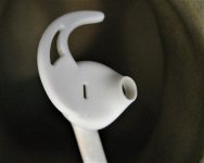 Winged earphone Ixus 70 IMG_4309.JPG