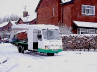Electric milk float in snow at Swindon E20 2050007.jpg