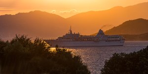 1.Cruise ship approaching Skiathos at sunrise.jpg
