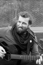 Busker 2.jpg Busker 2.jpg