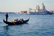 Gondolier and St Marks Venice_resize_41.jpg