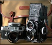 Leica and Rollei from right.jpg Leica and Rollei from right.jpg
