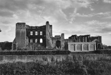 2406DPMXBW09 Castle.jpg