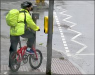 HiVis bike rider Wet Day Exeter FZ82 P1010600.jpeg