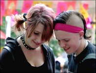 Young couple at Swindon Mela CAN_4195.jpg