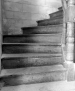 Old Stairs at St-Cyr 0803.jpg
