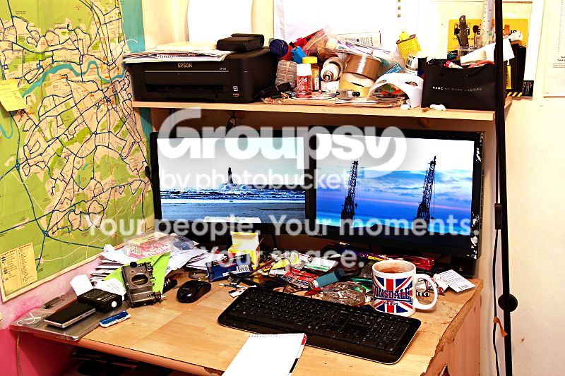 desk_zps62342035.jpg