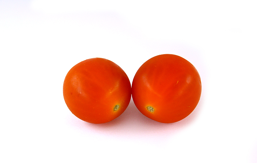 Tomato_by_JackMcIntyre.jpg