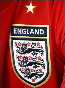 _41379954_threelionsbadge220.jpg
