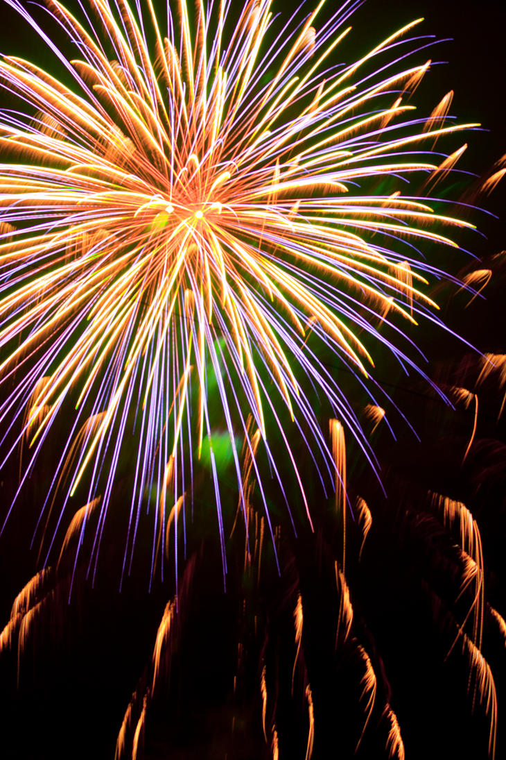 fireworks_by_richardfrost-d4fbvug.jpg