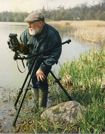 UNI-LOC%20Tripod%20In%20Water.png