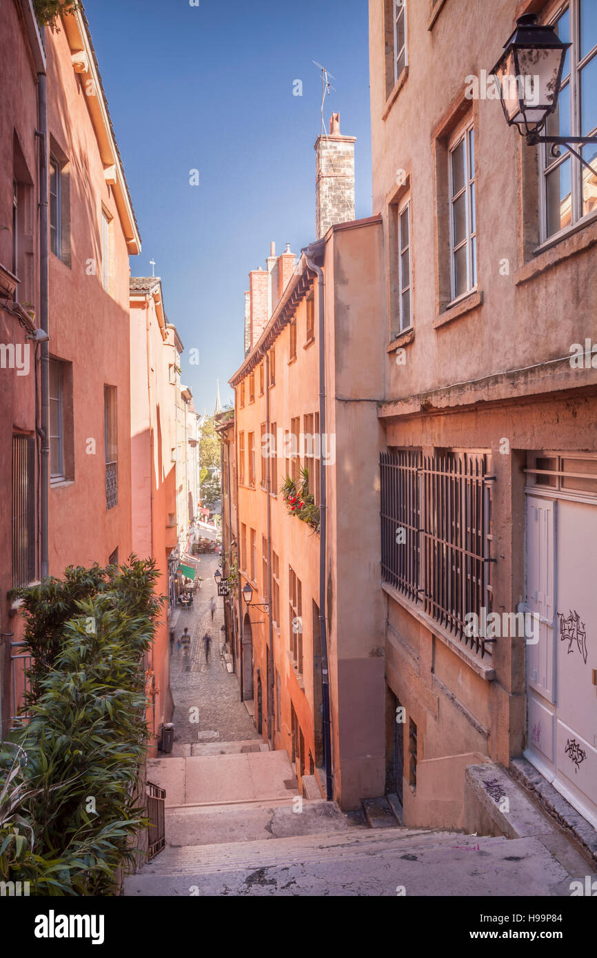 the-narrow-streets-of-vieux-lyon-H99P84.jpg