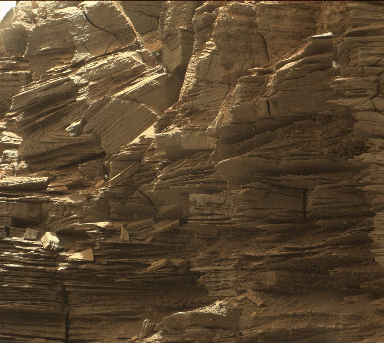 mars-curiosity-rover-msl-rock-layers-PIA21043-full2.jpg