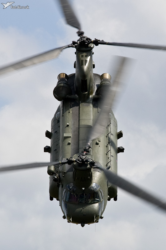 RAF-Chinook-HC2-ZA670-display-photo-2.jpg