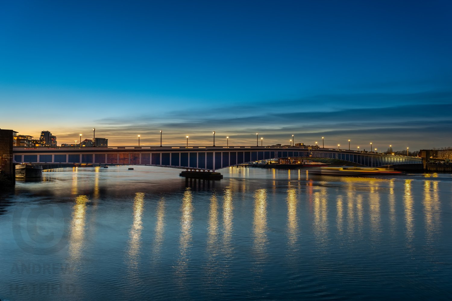 Wandsworth+bridge+looking+west+at+twilight+lighting+photography+AH9_3833+A.jpg