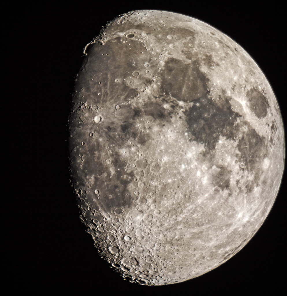 Правильная форма луны. Форма Луны. Настоящая форма Луны. Луна яйцеобразная. Изменение формы Луны.